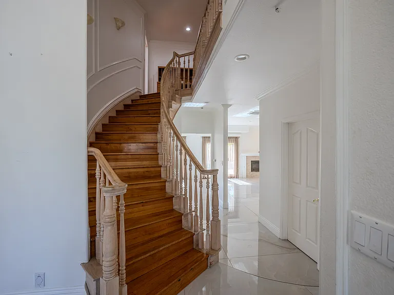 19314 Yolie Ln — Photo 8