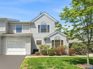 134 Day Ct, Mahwah, NJ 07430