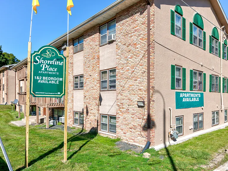 Shoreline Place Apartments — Photo 25