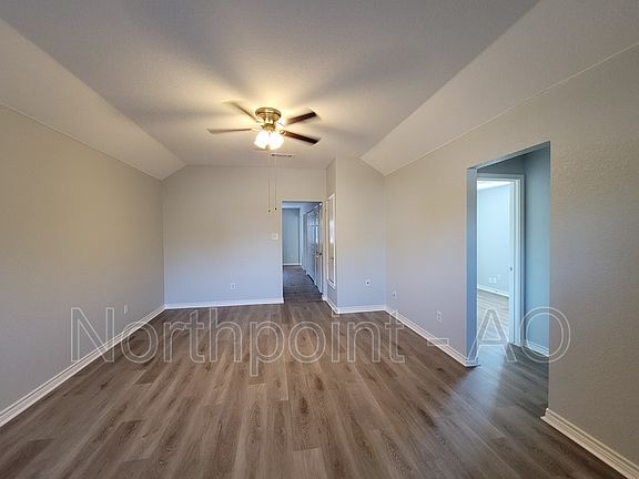 3rd image of 5022 Fitzhugh Ave
