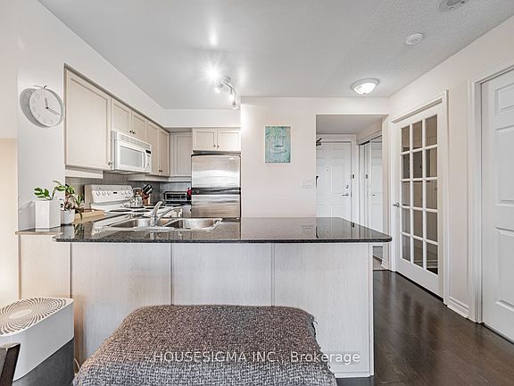 3rd image of 19 Barberry Pl #505