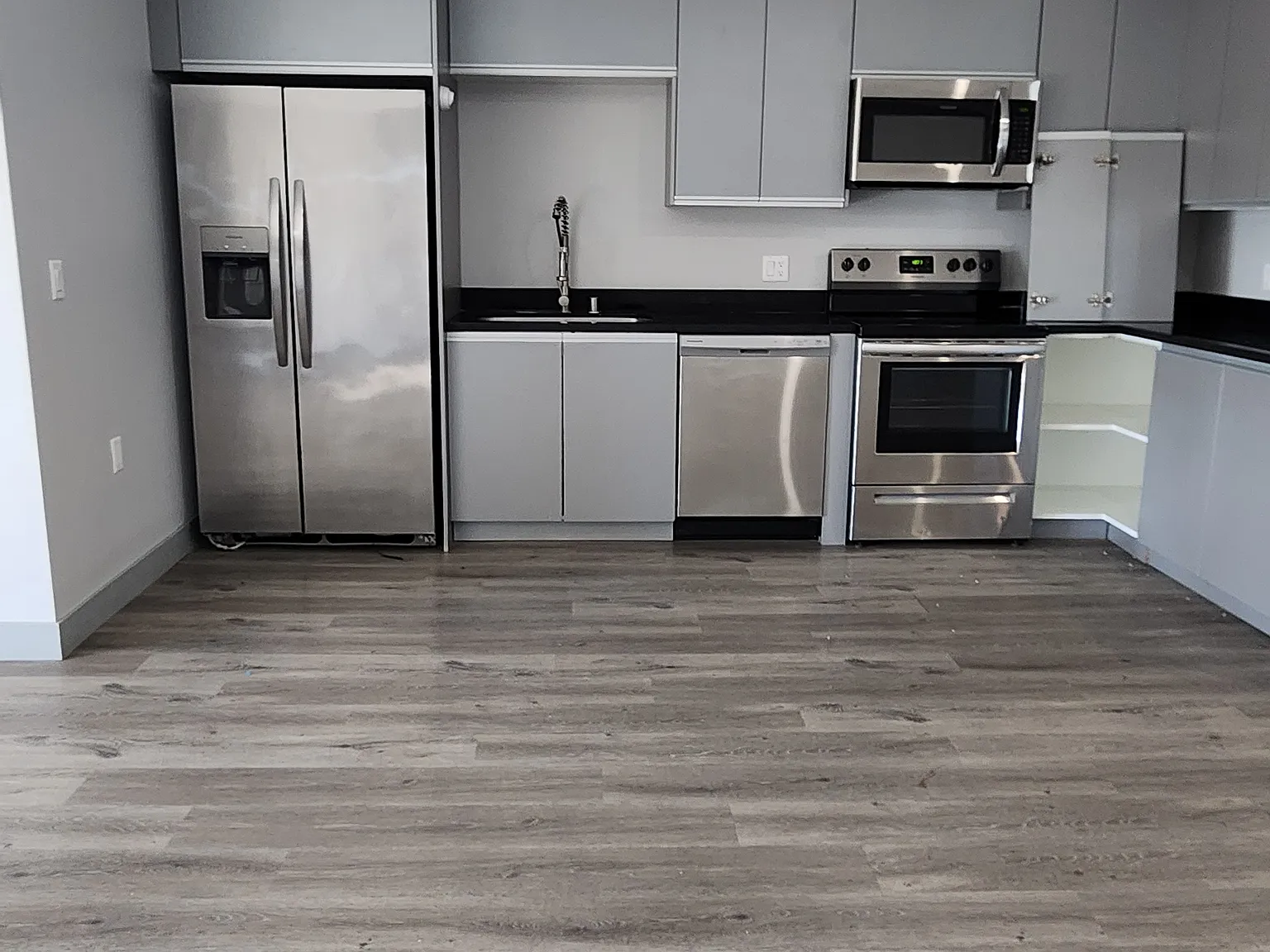 3 bed, 1497 sqft, $3,700 — Photo 2