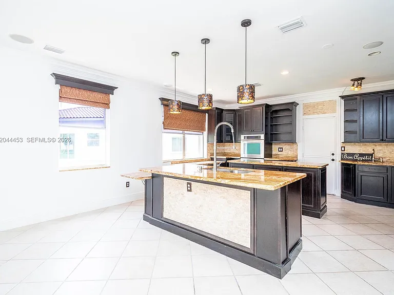 351 SW 184th Ter — Photo 17