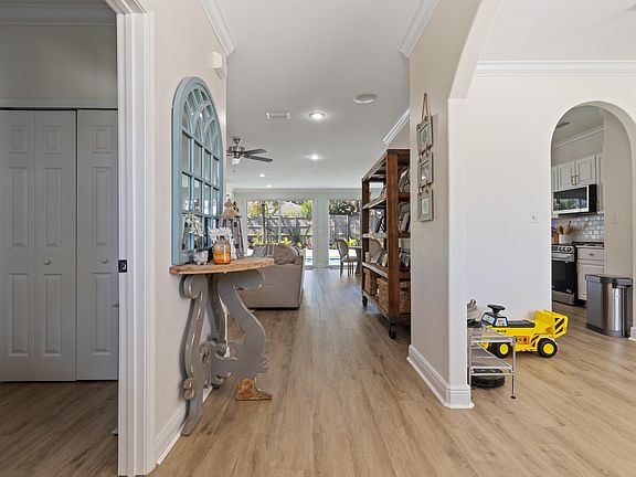 5th image of 1009 Forest Shore Dr