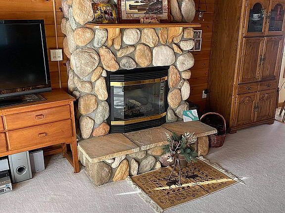 3rd image of 32 Crestwood Ln