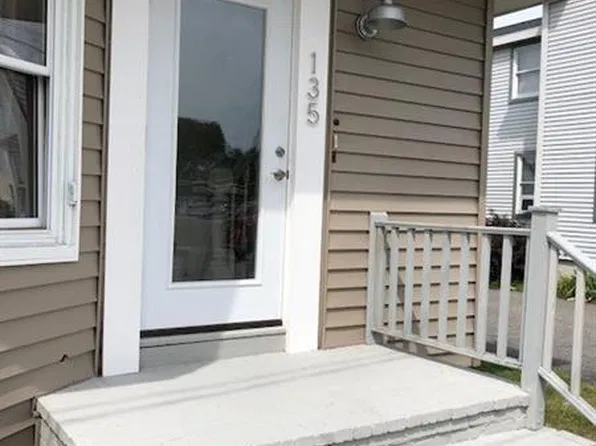 135 Ocean St, South Portland, ME 04106
