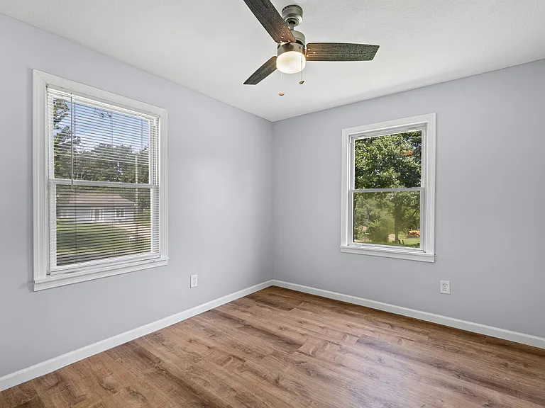 938 Locust Ave — Photo 22