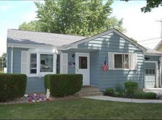 670 Hartwell Ave, Elgin, IL 60120