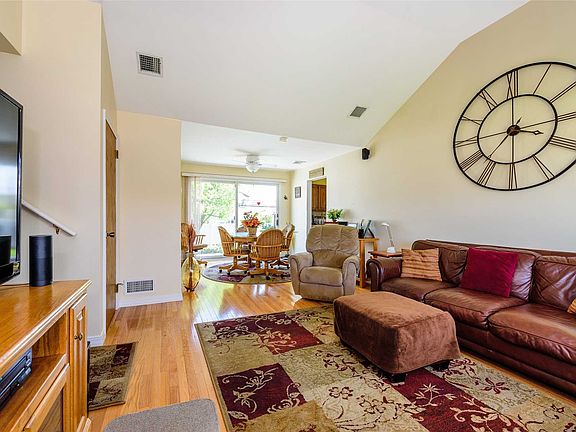 2nd image of 3564 Ladonia St