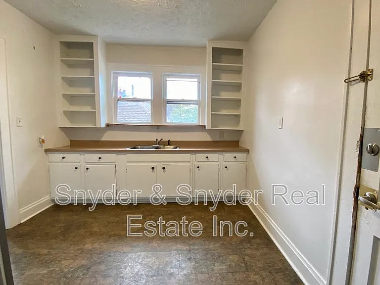 400 Cloverdale Ave #UP — Photo 9