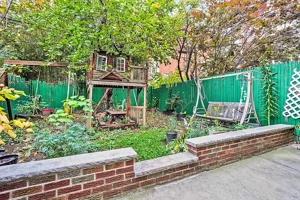 Sold by Mitra Hakimi Realty Group, LLC | media 22