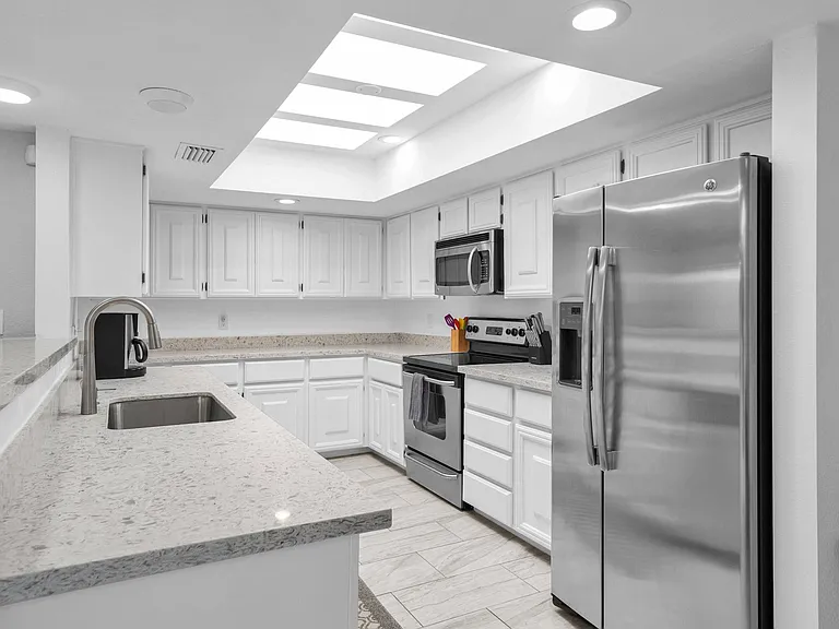 8095 E Via Del Desierto — Photo 12