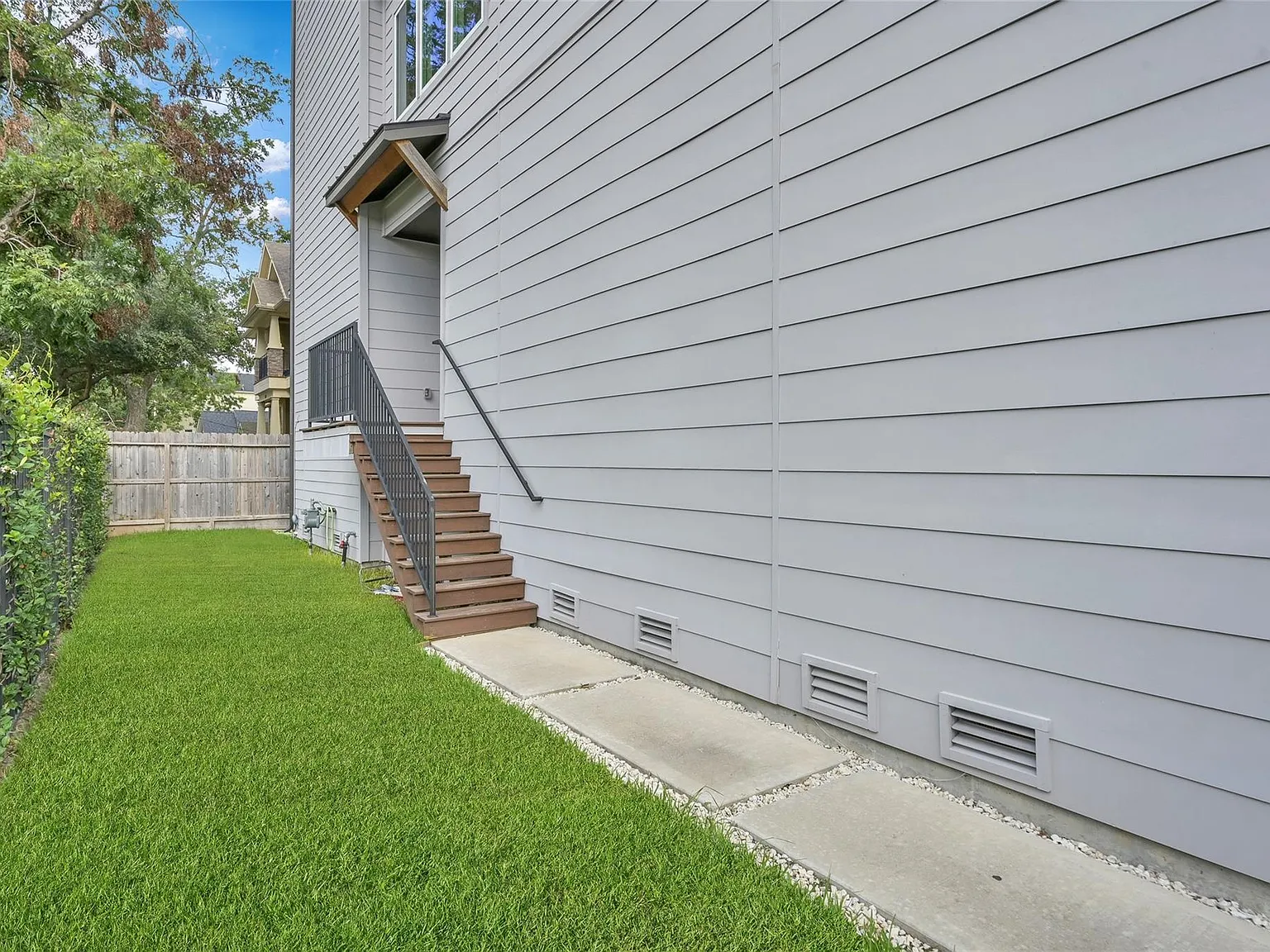 3 bed, 3.5 bath, 2297 sqft, $4,300 — Photo 4
