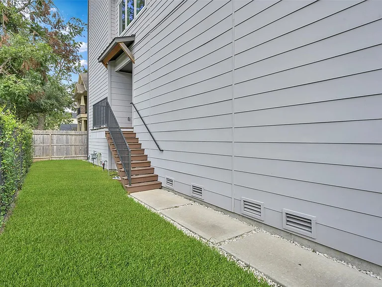 2103 Bevis St — Photo 4