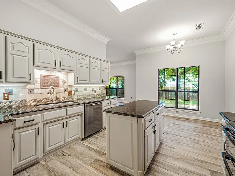 6023 Melrose Cir — Photo 5