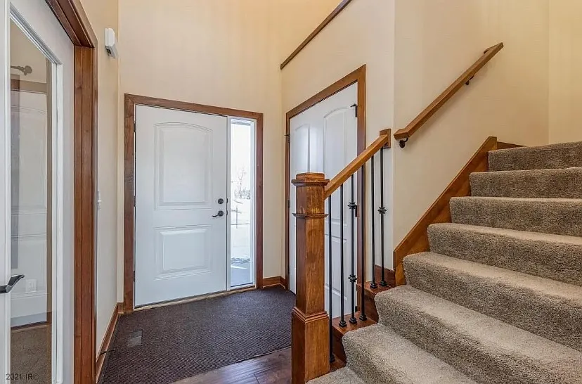 4 bed, 2.5 bath, 2305 sqft, $2,995 — Photo 3