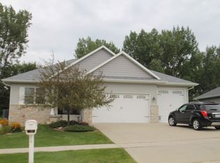 522 Melendy Ln, Cedar Falls, IA 50613