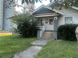 300 Liberty Ave, Newton, IL 62448