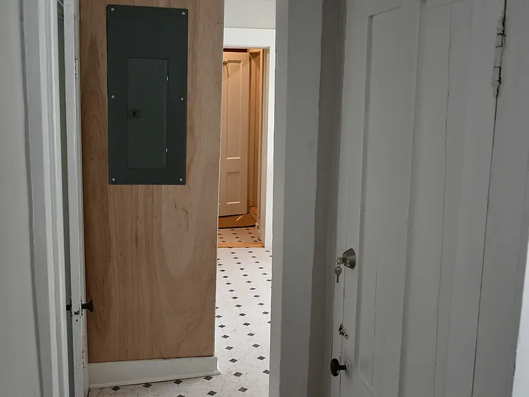 Hallway to kitchen