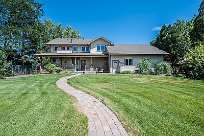 HUGE Backyard that backs up to golf course