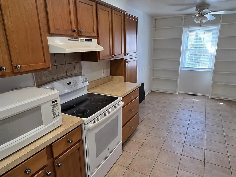12735 Lighthouse Ln — Photo 3