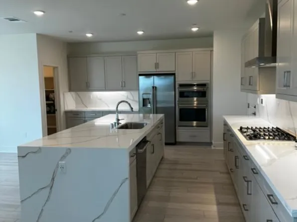 730 Meadowood St, Fallbrook, CA 92028