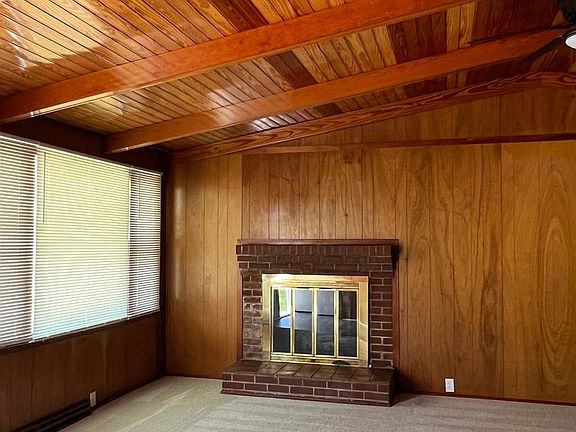 5th image of 100 Leeland Rd