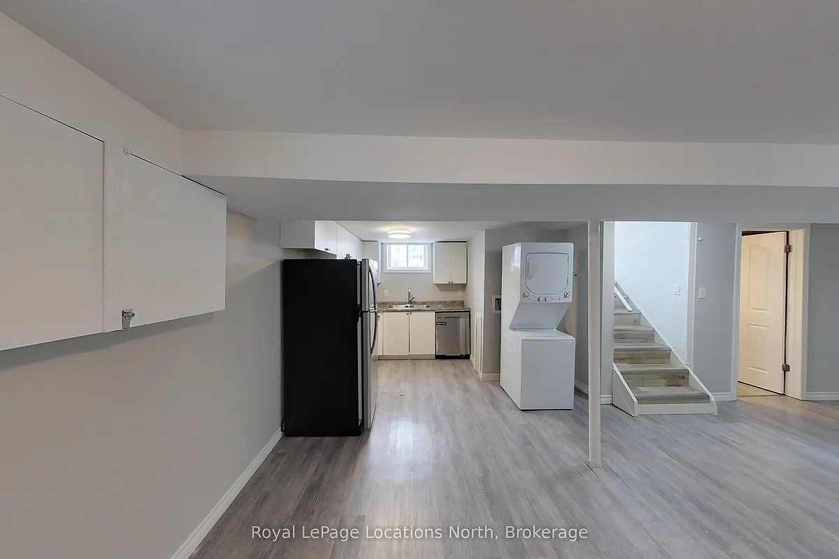 Building Photo - 60 Gibbard Cres