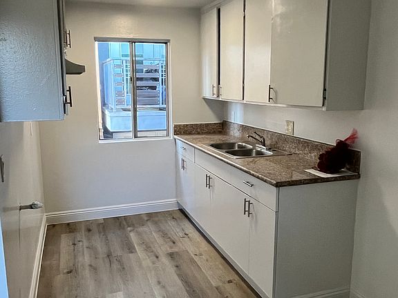 3rd image of 1240 W 105th St #20