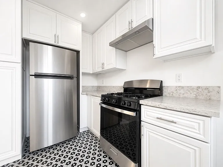 2106B Delaware Ave — Photo 1