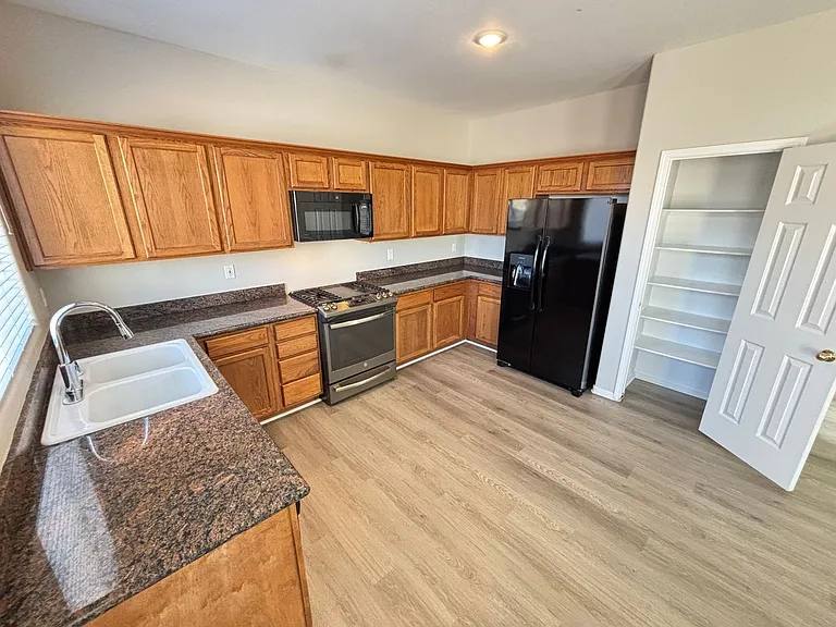 10413 Orange Port Ct — Photo 14