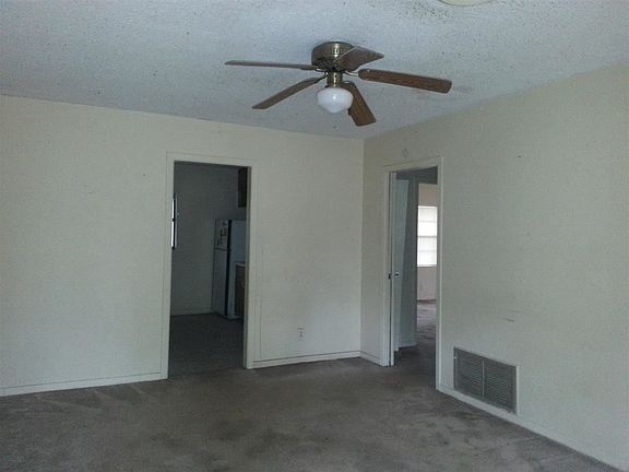 4th image of 3410 Miami Dr