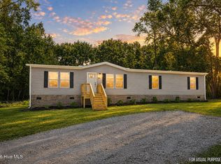 358 Mallard Roost Dr, Burgaw, NC 28425