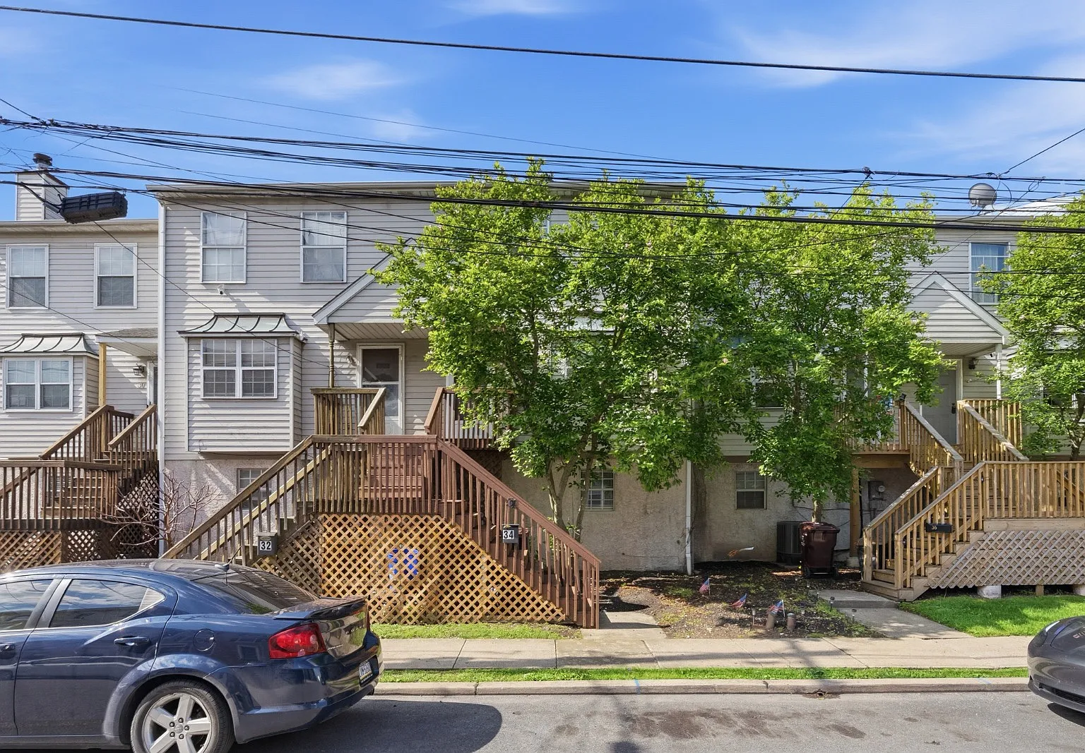 3 bed, 1.5 bath, 1460 sqft, $2,300 — Photo 1