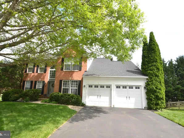 6385 Hunters Crossing Ct, Eldersburg, MD 21784