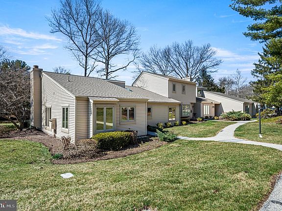 2nd image of 6 Hersheys Dr