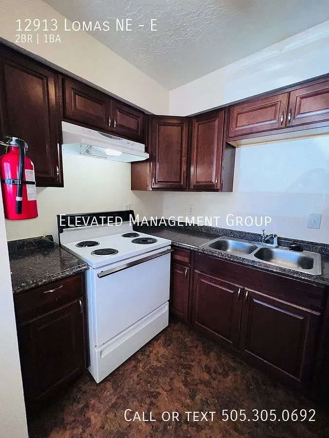 Spacious 2bedroom/1bath In The Ne Hights, Ready For Immediate Move-In! — Photo 3
