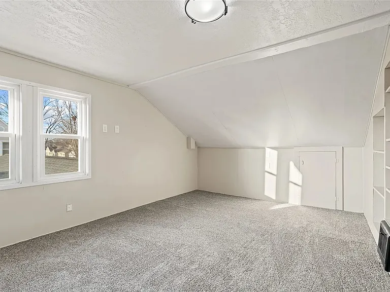 419 21st St NE — Photo 6