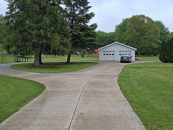 3rd image of 2653 Palms Rd