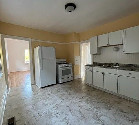 4th image of 3203 N Julia St