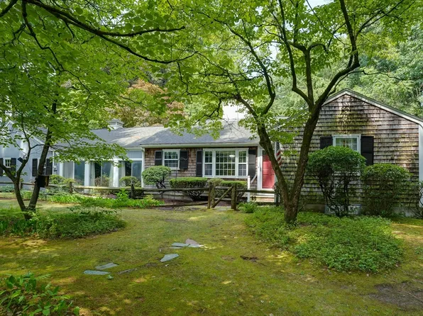30 Acorn Pl, Franklin, MA 02038
