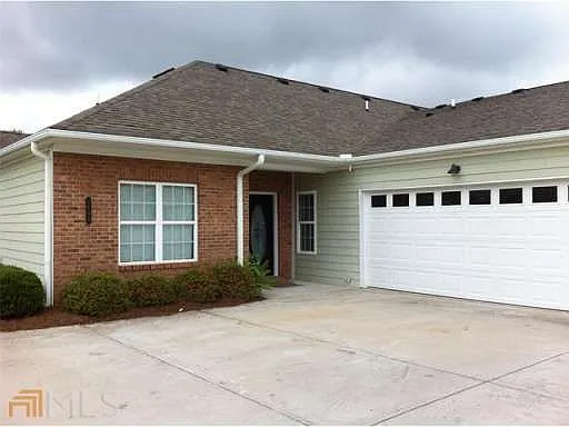 1602 Paddock Ln photo 1