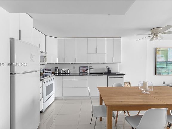 5th image of 345 Ocean Dr APT 607