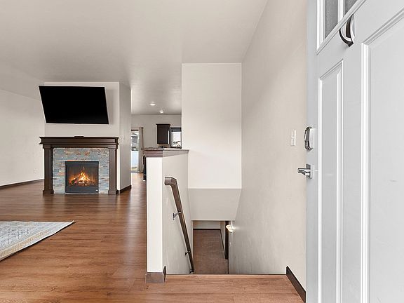 4th image of 517 Pebblestone Cir