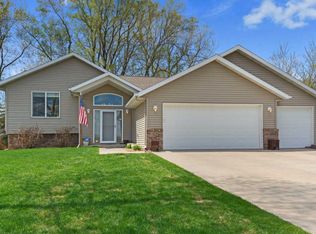 7804 Trappers Ridge Dr, Clear Lake, MN 55319