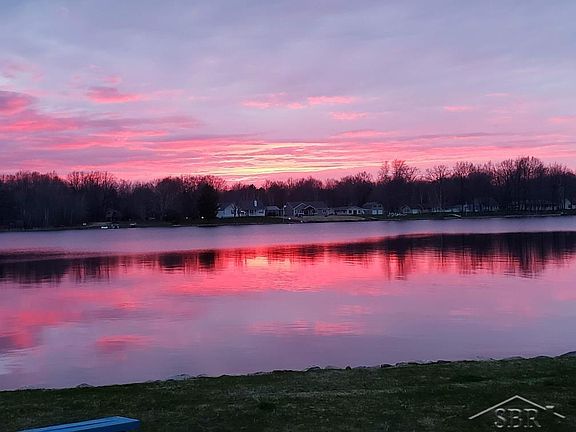 3rd image of 2549 Lakeshore Dr