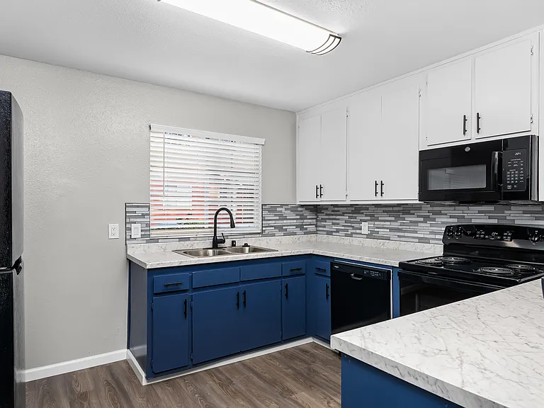 Newly renovated unit. Finishes in select units only.