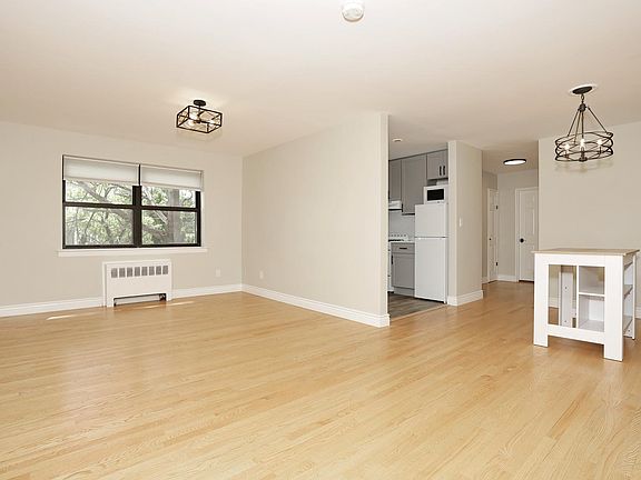 5th image of 130 Orient Way APT 3D