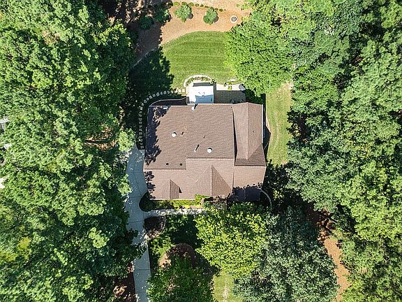 5th image of 2217 Avinshire Pl