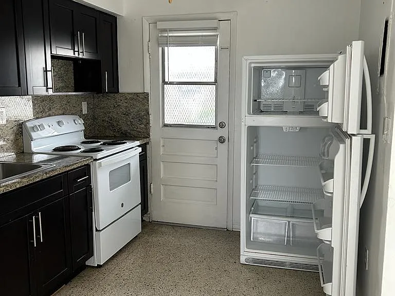 575 SW 57th Ave #3 — Photo 6